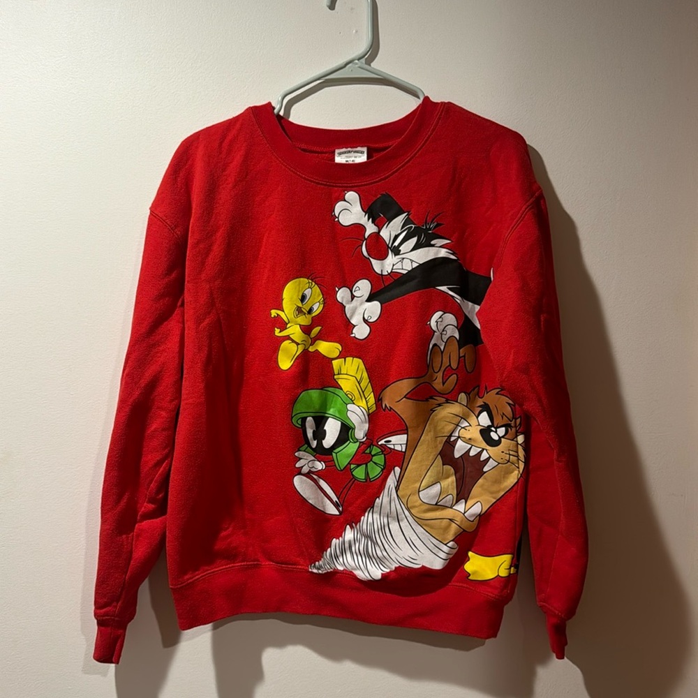 LOONEY TUNES• red character sweatshirt